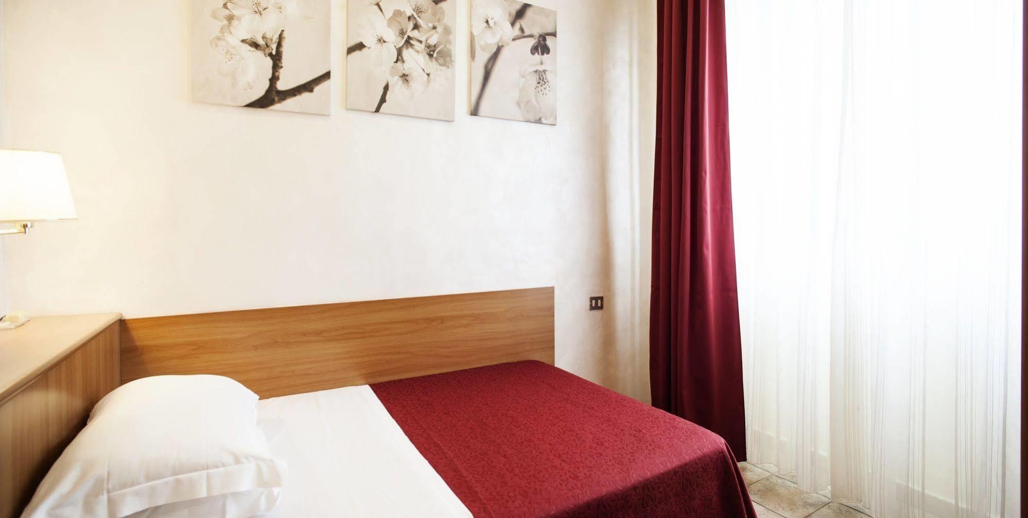 Astor Hotel 3*